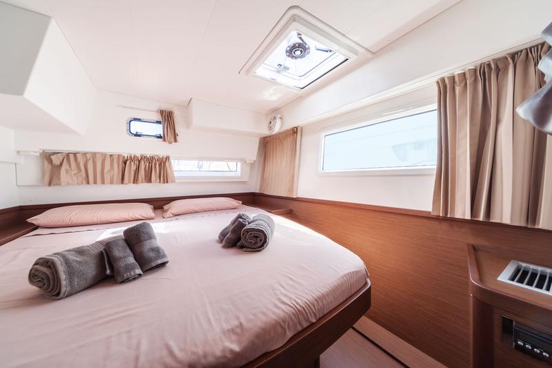 Book yachts online - catamaran - Lagoon 42 - Frangy (New 2021) - rent