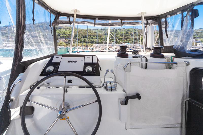 Book yachts online - catamaran - Lagoon 42 - SHARANDA - rent