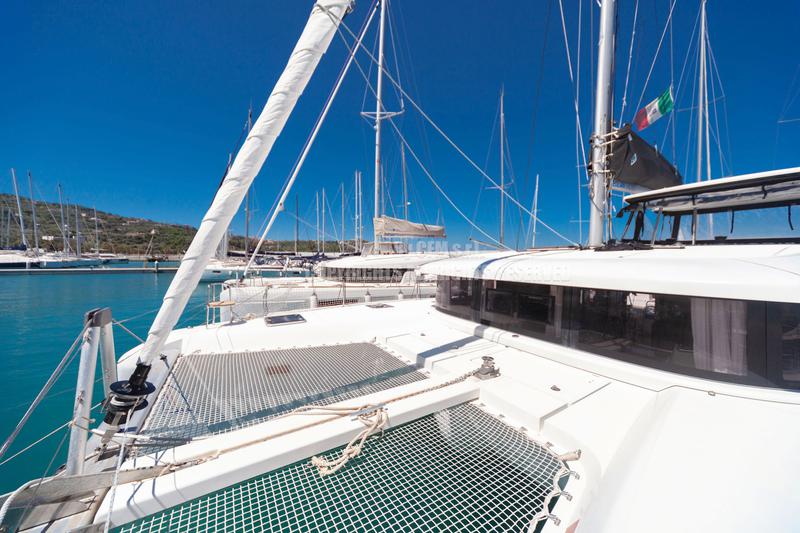 Book yachts online - catamaran - Lagoon 42 - SHARANDA - rent