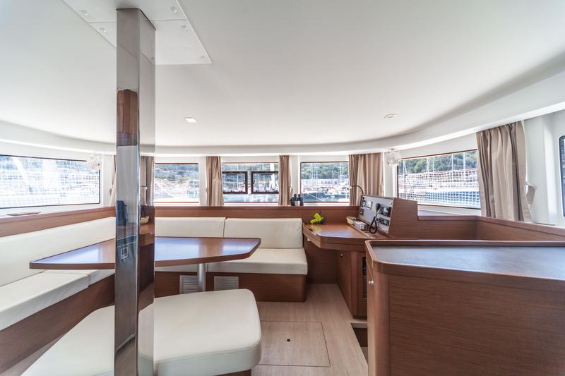 Book yachts online - catamaran - Lagoon 42 - SHARANDA - rent