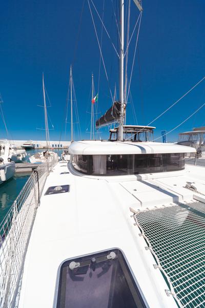Book yachts online - catamaran - Lagoon 42 - SHARANDA - rent