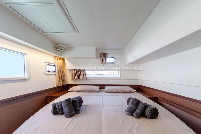 Book yachts online - catamaran - Lagoon 42 - SHARANDA - rent
