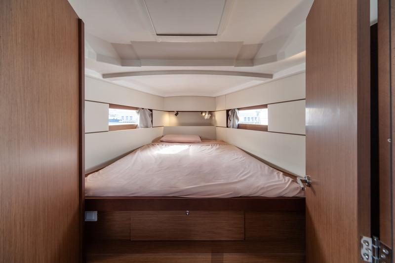 Book yachts online - sailboat - Oceanis 38.1 - Dollie - rent