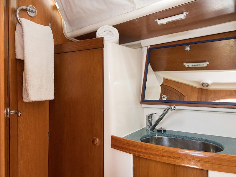 Book yachts online - sailboat - Sun Odyssey 43 - Frine - rent