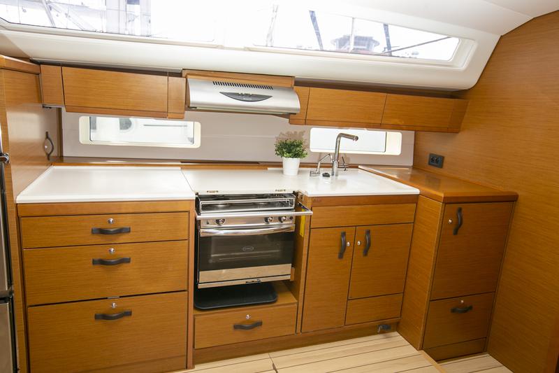 Book yachts online - sailboat - Jeanneau 54 - Jeanneau 54 | with GEN, A/C, inverter, solar panels, bow thruster - rent