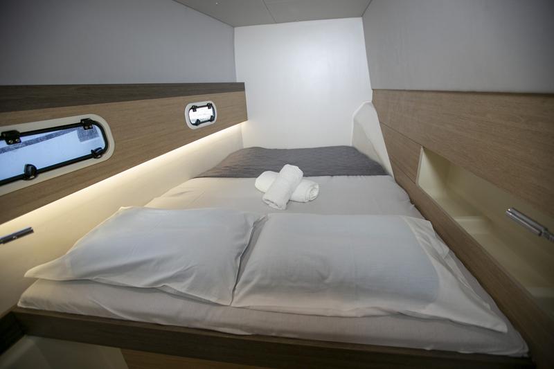 Book yachts online - catamaran - Bali 4.0 - Blue Dream II - rent