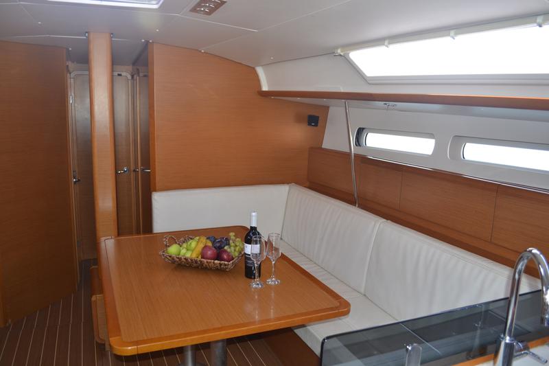 Book yachts online - sailboat - Sun Odyssey 439 - Triada / bow-thruster, solar panels, electric WC - rent