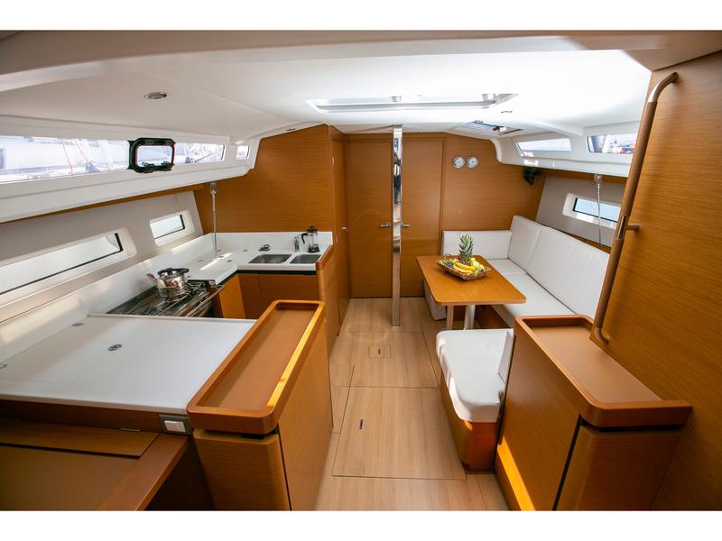 Book yachts online - sailboat - Sun Odyssey 440 - SOD440 - rent
