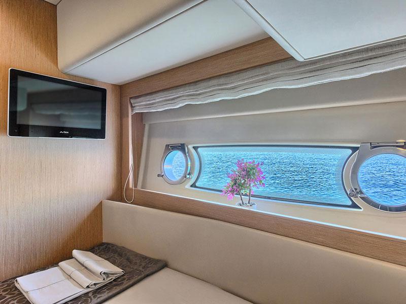 Book yachts online - motorboat - Ferretti 620 - Kimon - rent