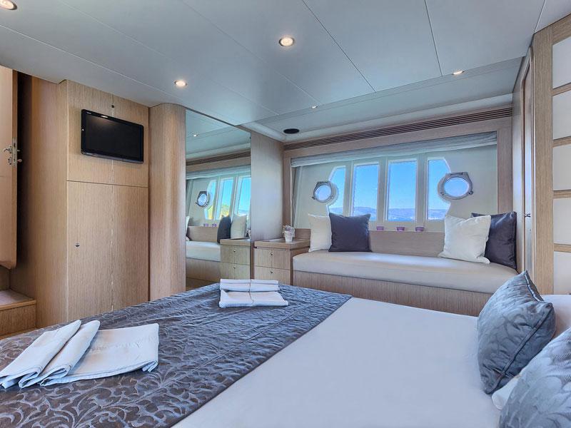Book yachts online - motorboat - Ferretti 620 - Kimon - rent