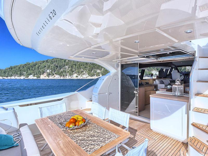 Book yachts online - motorboat - Ferretti 620 - Kimon - rent