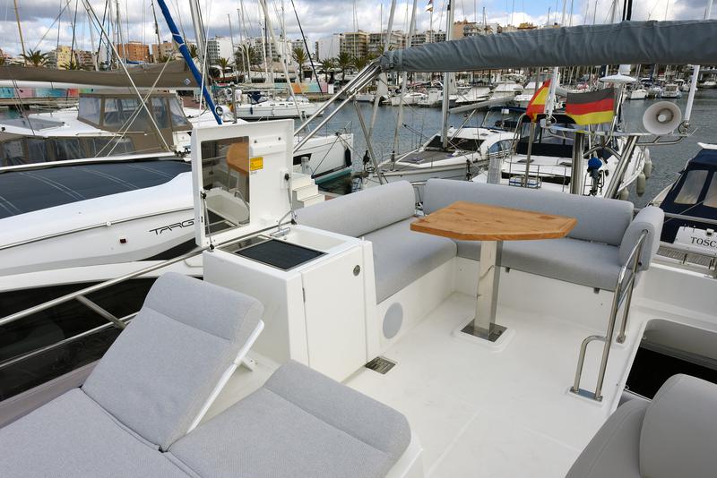 Book yachts online - motorboat - Prestige 420 New - My Love II - rent