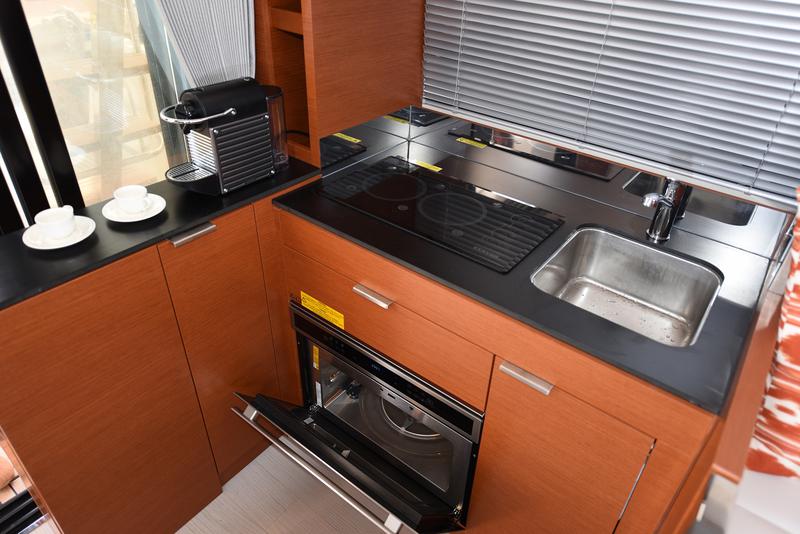 Book yachts online - motorboat - Prestige 420 New - My Love II - rent
