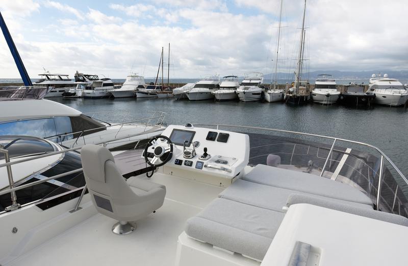 Book yachts online - motorboat - Prestige 420 New - My Love II - rent