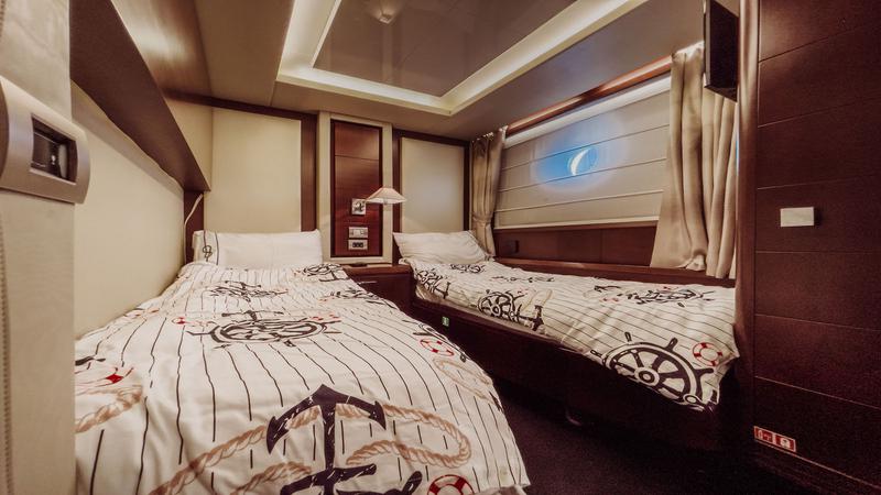 Book yachts online - motorboat - Azimut 75 Fly - Boreas - rent