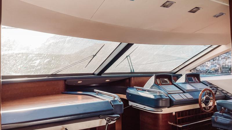 Book yachts online - motorboat - Azimut 75 Fly - Boreas - rent