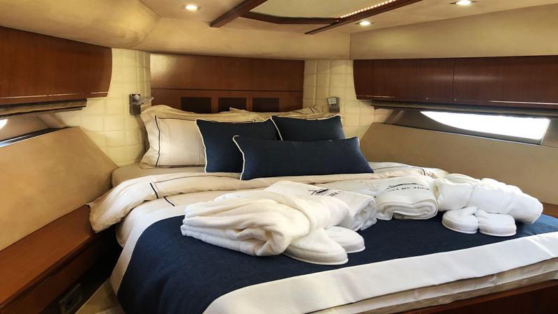 Book yachts online - motorboat - Galeon 640 Fly - Melissa My Angel - rent