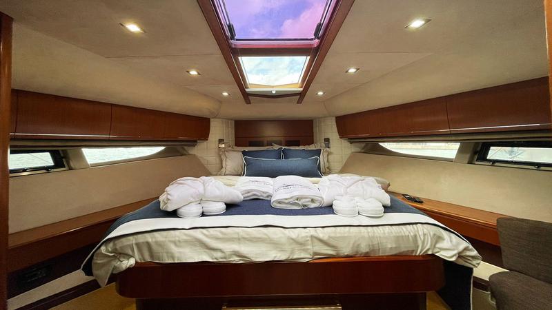 Book yachts online - motorboat - Galeon 640 Fly - Melissa My Angel - rent