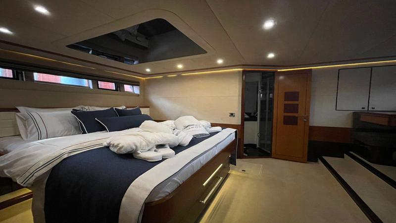 Book yachts online - motorboat - Galeon 640 Fly - Melissa My Angel - rent