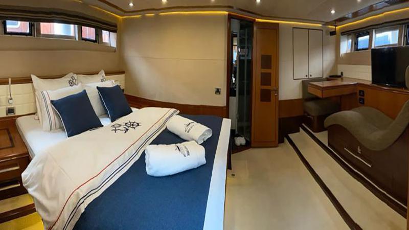 Book yachts online - motorboat - Galeon 640 Fly - Melissa My Angel - rent