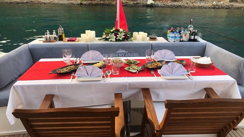 Book yachts online - motorboat - Galeon 640 Fly - Melissa My Angel - rent
