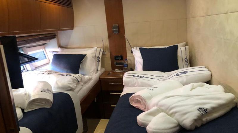 Book yachts online - motorboat - Galeon 640 Fly - Melissa My Angel - rent