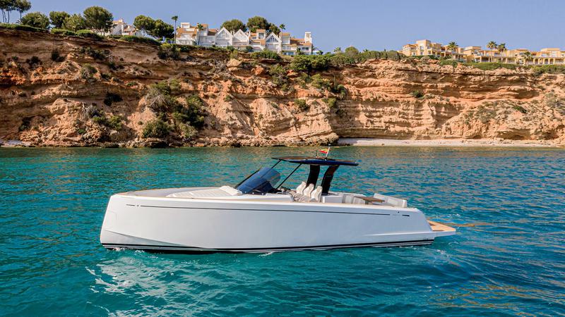 Book yachts online - motorboat - Pardo 38 - Mojo I - rent