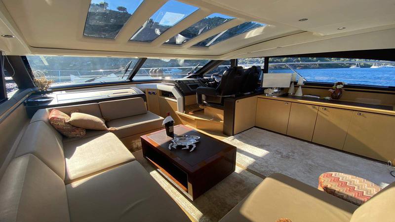 Book yachts online - motorboat - Princess V62 - Dolce Vita - rent
