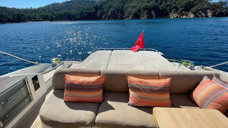 Book yachts online - motorboat - Princess V62 - Dolce Vita - rent