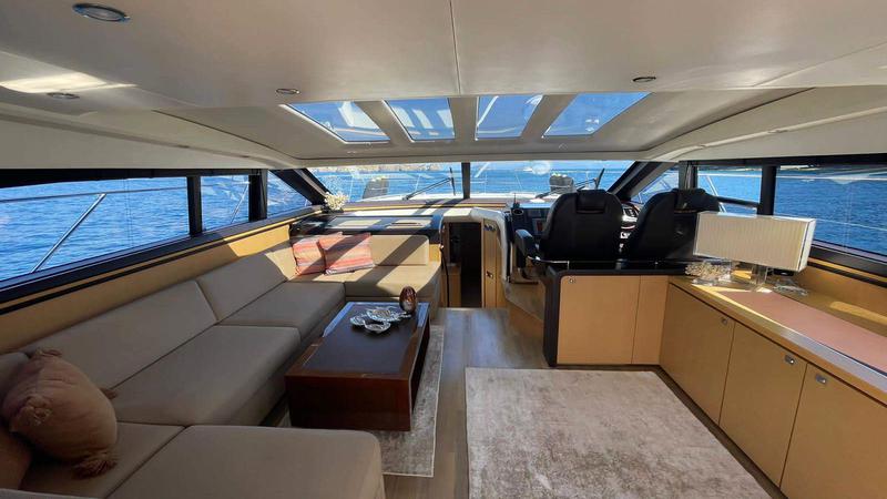 Book yachts online - motorboat - Princess V62 - Dolce Vita - rent