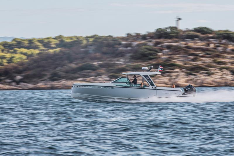 Book yachts online - motorboat - Saxdor 320 GTO - Saxdor 320 GTO (2022) - rent