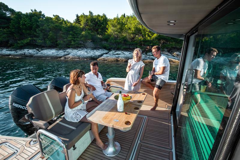 Book yachts online - motorboat - Saxdor 320 GTC - Olivia - rent