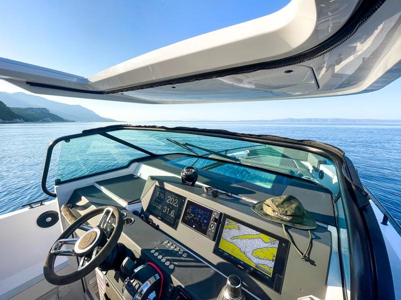 Book yachts online - motorboat - Axopar 37 Sun Top - Malisol - rent
