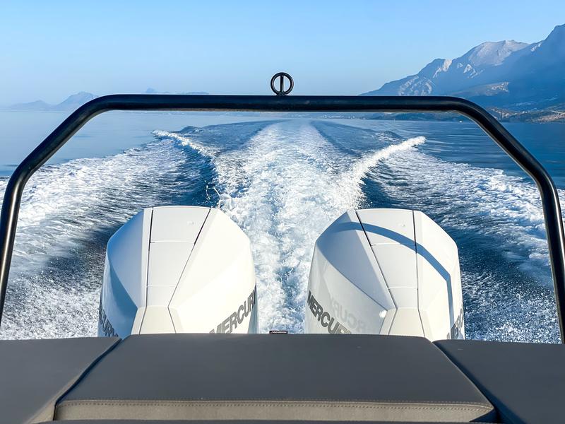 Book yachts online - motorboat - Axopar 37 Sun Top - Malisol - rent