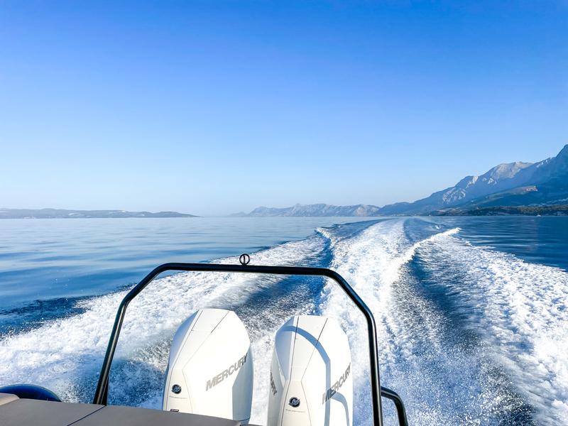 Book yachts online - motorboat - Axopar 37 Sun Top - Malisol - rent