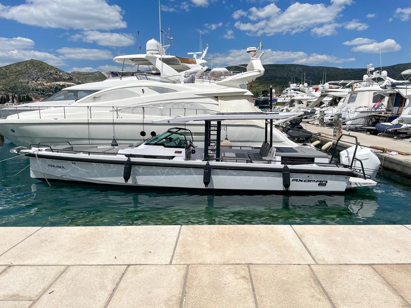 Book yachts online - motorboat - Axopar 37 Sun Top - Malisol - rent