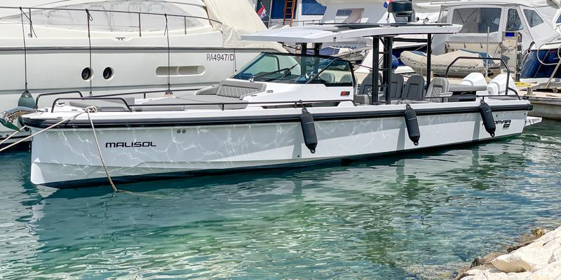 Book yachts online - motorboat - Axopar 37 Sun Top - Malisol - rent