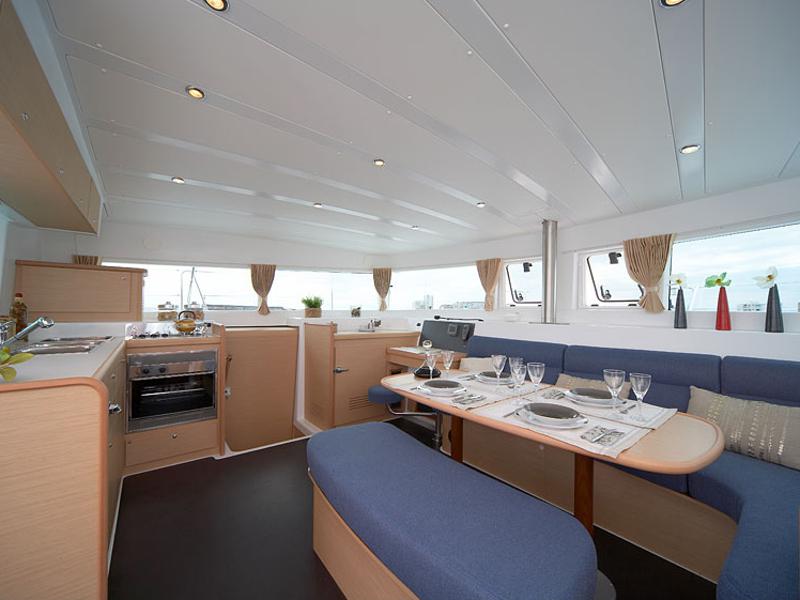 Book yachts online - catamaran - Lagoon 420 - Dynamis - rent