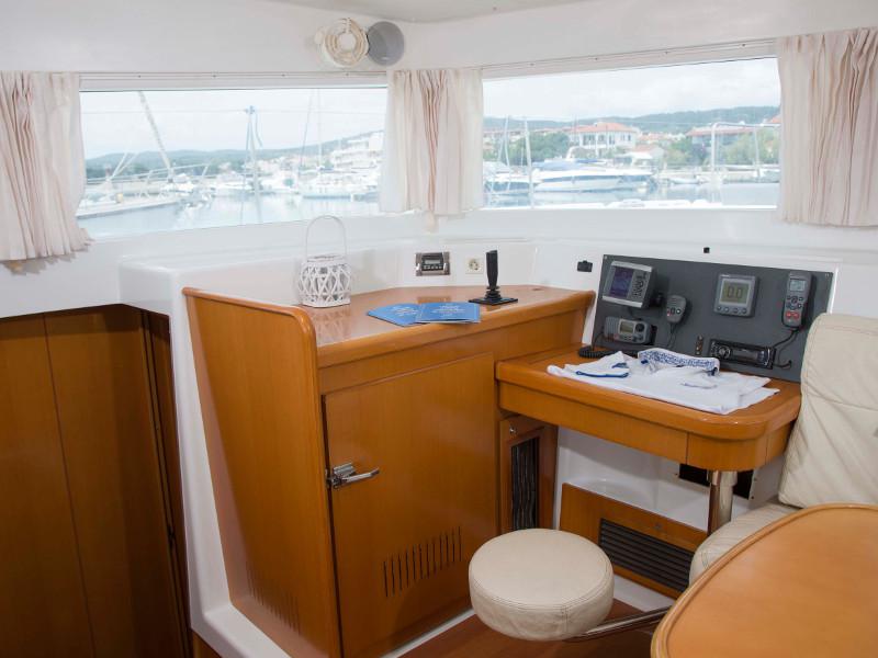 Book yachts online - catamaran - Lagoon 420 - Dynamis - rent