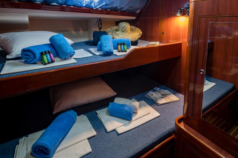 Book yachts online - sailboat - Ocean Star 56.1 - Santorini - rent
