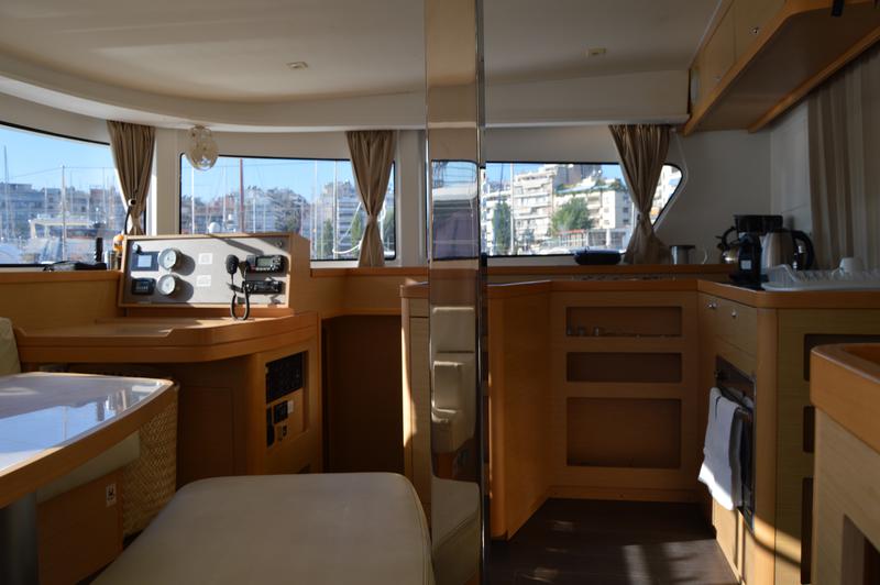 Book yachts online - catamaran - Lagoon 42 - FRIG 007 - rent