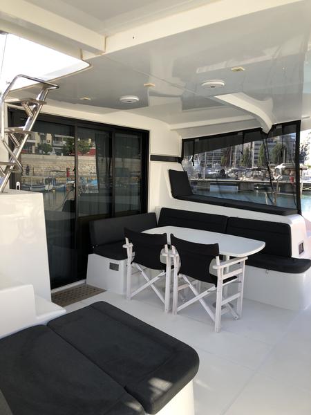 Book yachts online - catamaran - Lagoon 42 - FRIG 007 - rent