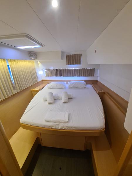 Book yachts online - catamaran - Lagoon 42 - FRIG 007 - rent