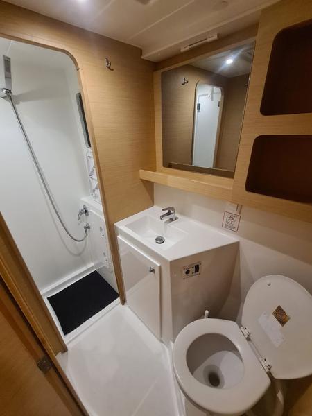 Book yachts online - catamaran - Lagoon 42 - FRIG 007 - rent