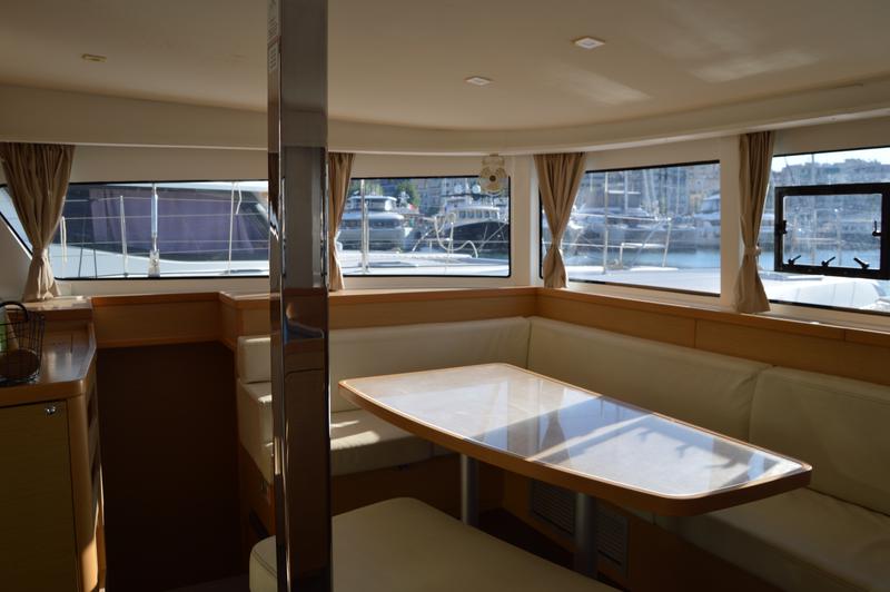 Book yachts online - catamaran - Lagoon 42 - FRIG 007 - rent