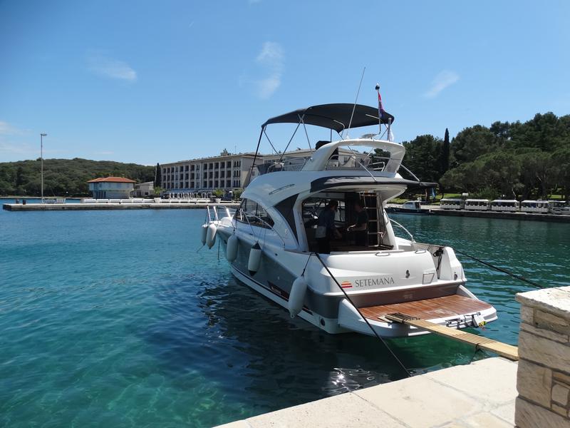 Book yachts online - motorboat - Antares 36 Fly - Setemana - rent