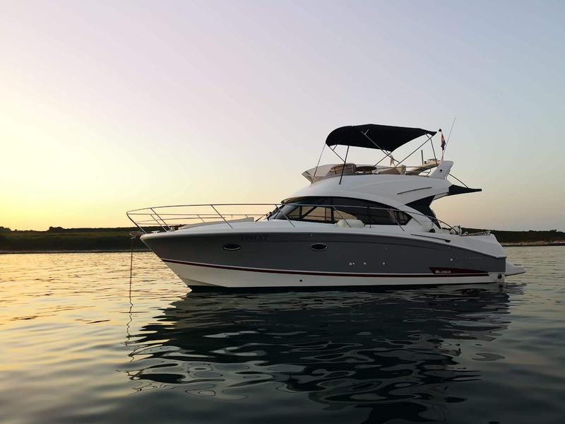Book yachts online - motorboat - Antares 36 Fly - Setemana - rent