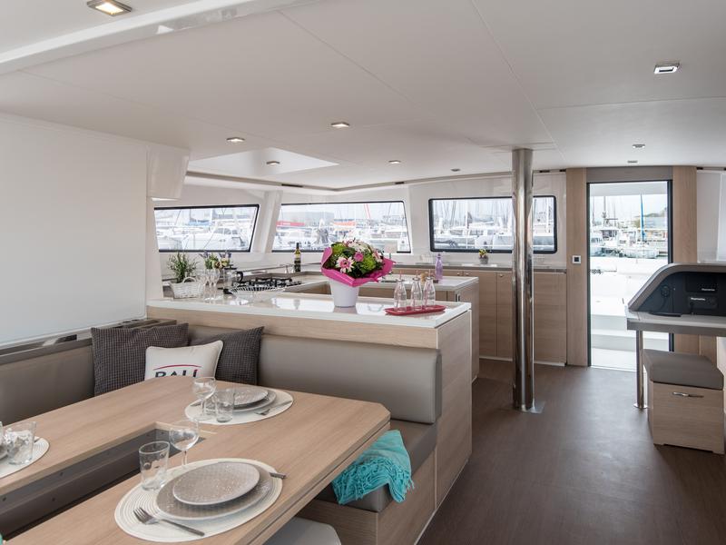 Book yachts online - catamaran - Bali 5.4. - Amura - rent
