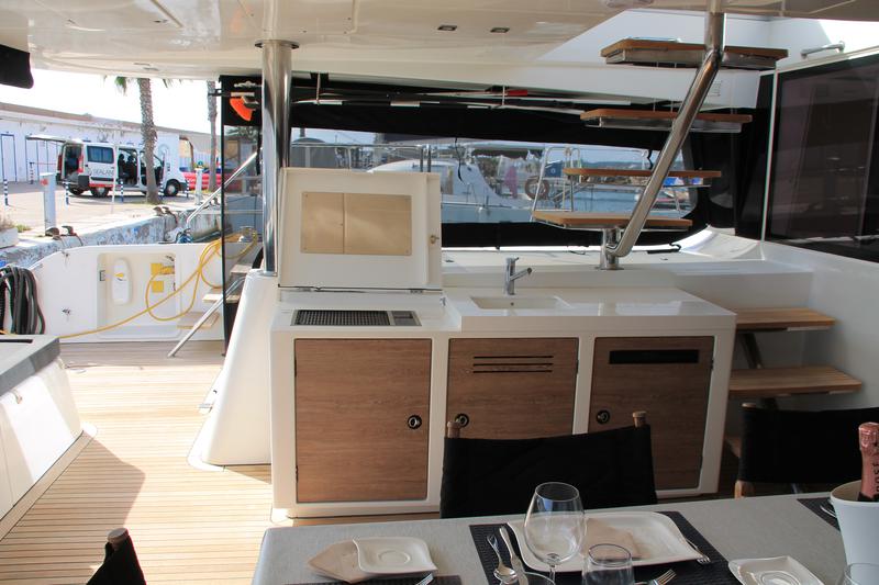 Book yachts online - catamaran - Lagoon 620 - JARANA - rent