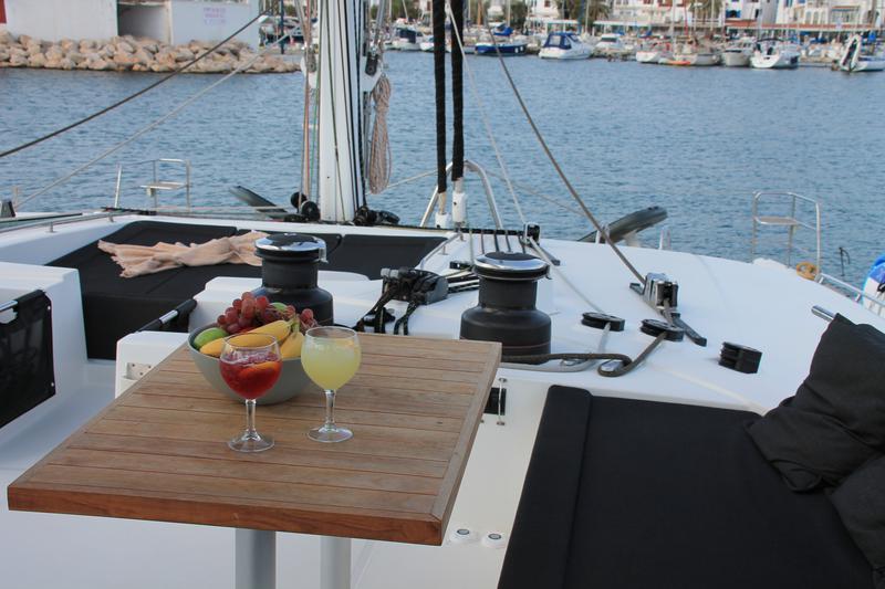 Book yachts online - catamaran - Lagoon 620 - JARANA - rent